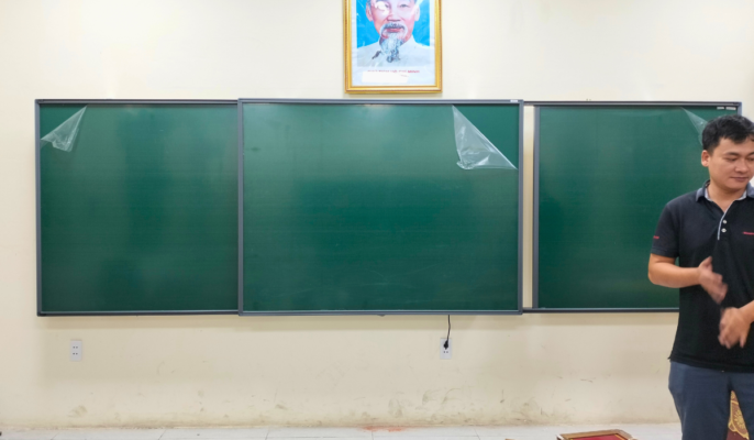 Bảng trượt ngang tại trường THCS Vĩnh Niệm 2