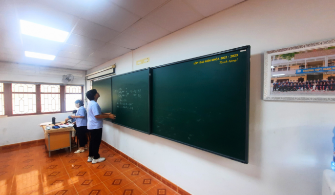 Bảng trượt ngang trường THPT Hàng Hải 1Bảng trượt ngang trường THPT Hàng Hải 2