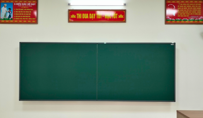 Bảng trượt ngang 2 tấm lắp tại Trường THCS Ngô Quyền 1