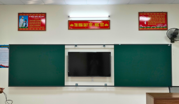 Bảng trượt ngang 2 tấm lắp tại Trường THCS Ngô Quyền 2